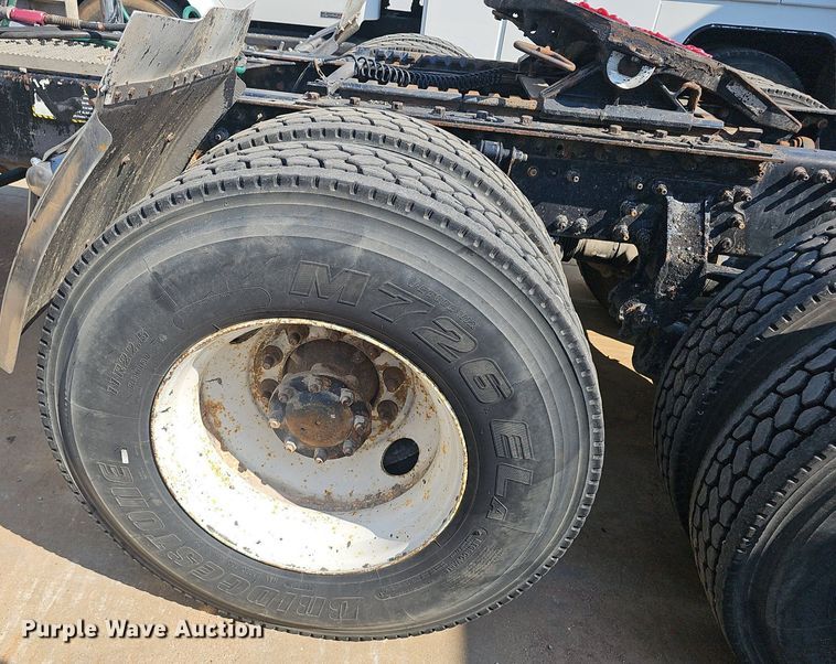 image for item NX9139 2007 Mack CHN semi truck