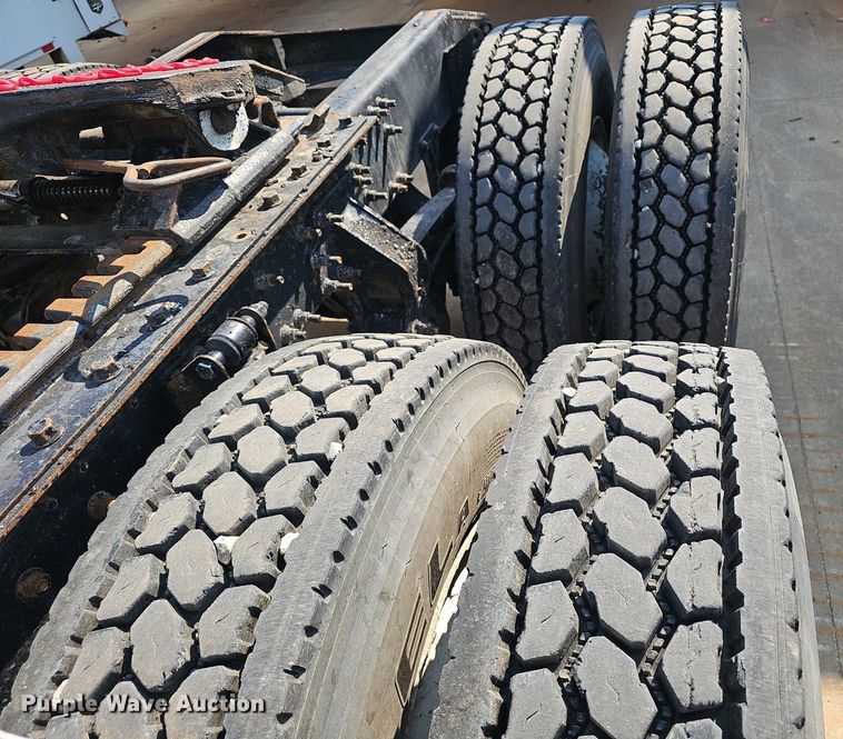 image for item NX9139 2007 Mack CHN semi truck