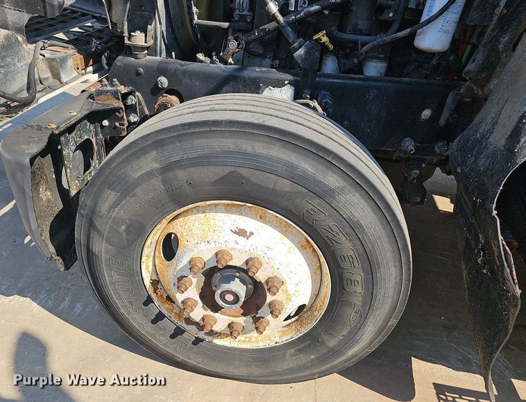 image for item NX9139 2007 Mack CHN semi truck