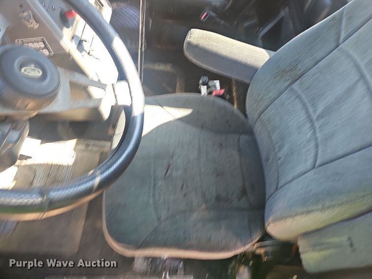 image for item NX9176 2000 Mack  CH613  semi truck