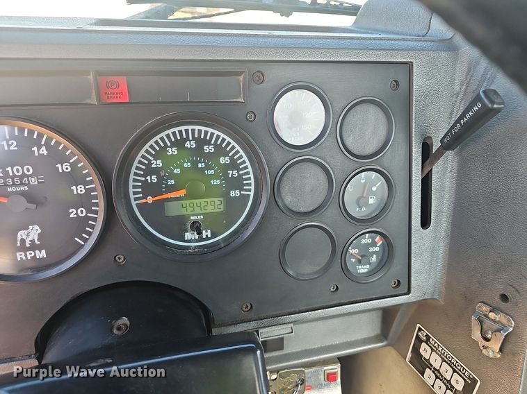 image for item NX9176 2000 Mack  CH613  semi truck