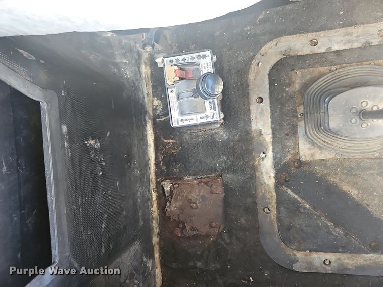 image for item NX9176 2000 Mack  CH613  semi truck