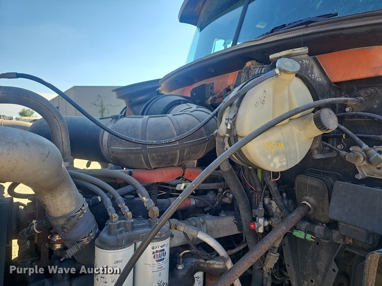 image for item NX9176 2000 Mack  CH613  semi truck