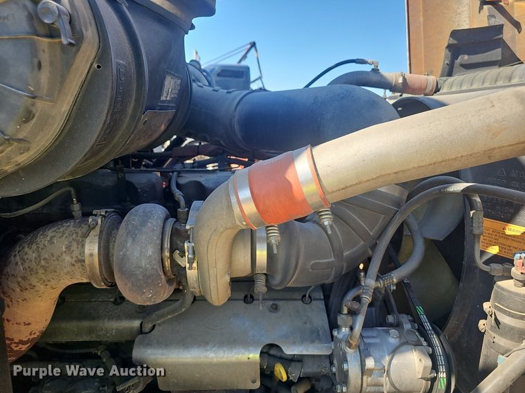 image for item NX9176 2000 Mack  CH613  semi truck