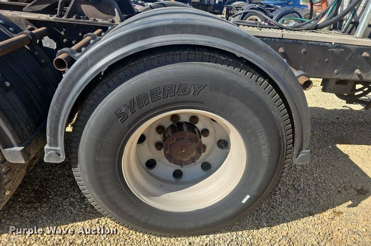 image for item NX9176 2000 Mack  CH613  semi truck