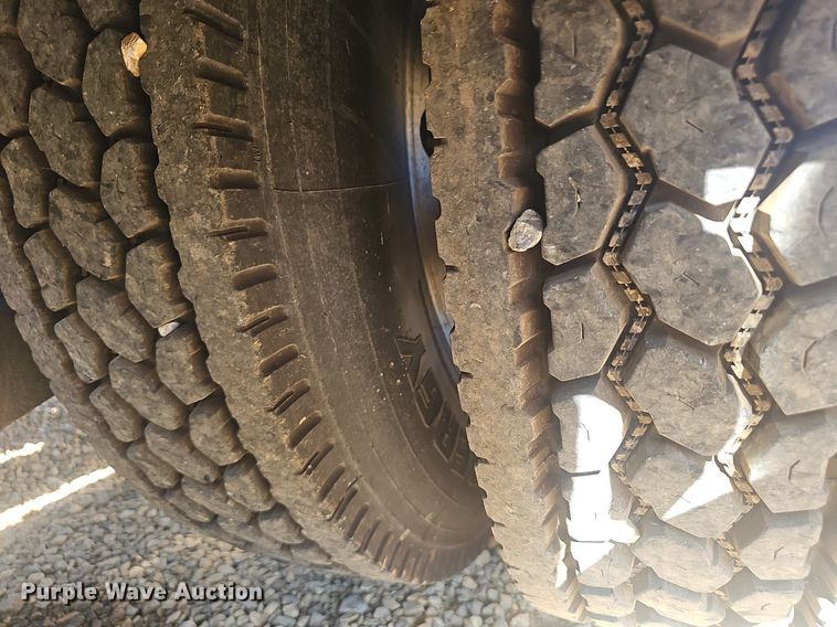 image for item NX9176 2000 Mack  CH613  semi truck