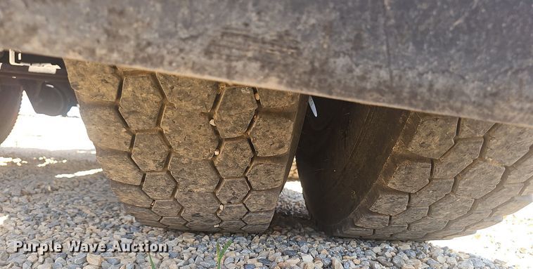 image for item NX9176 2000 Mack  CH613  semi truck