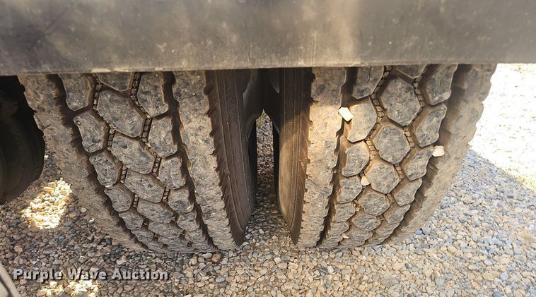 image for item NX9176 2000 Mack  CH613  semi truck