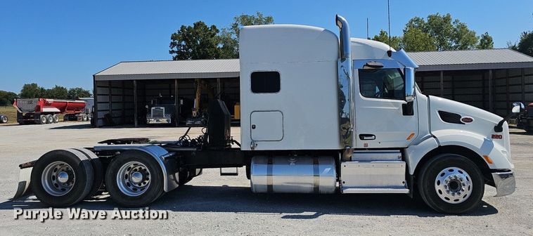 image for item NX9178 2016 Peterbilt 579 semi truck