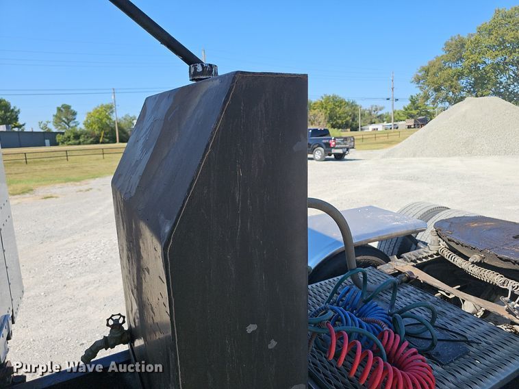 image for item NX9178 2016 Peterbilt 579 semi truck