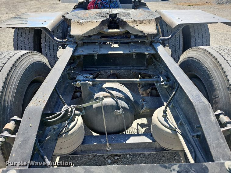 image for item NX9178 2016 Peterbilt 579 semi truck