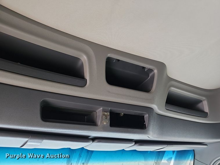 image for item NX9178 2016 Peterbilt 579 semi truck