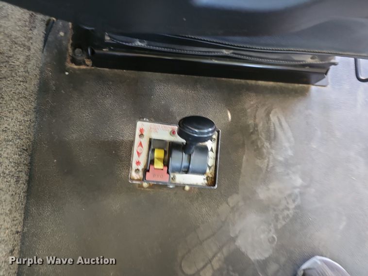 image for item NX9178 2016 Peterbilt 579 semi truck