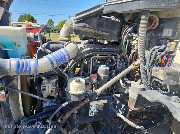 image for item NX9178 2016 Peterbilt 579 semi truck