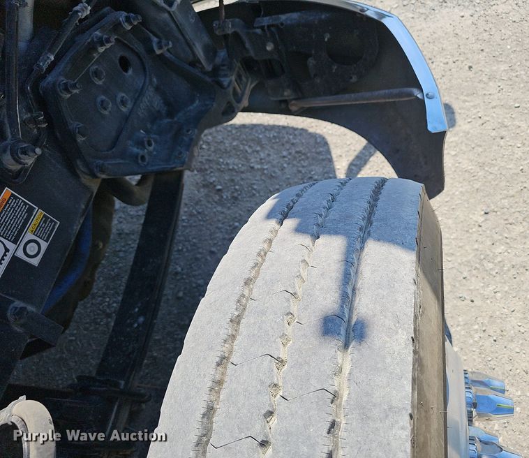 image for item NX9178 2016 Peterbilt 579 semi truck