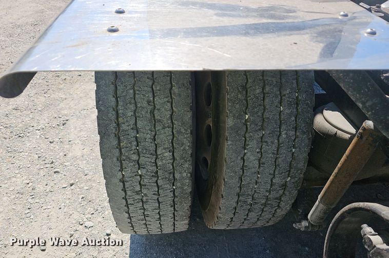 image for item NX9178 2016 Peterbilt 579 semi truck