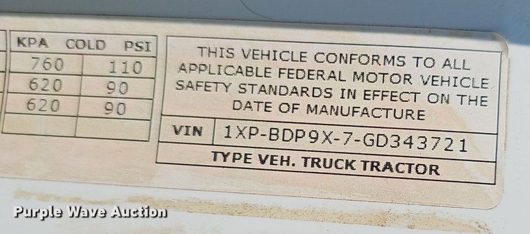 image for item NX9178 2016 Peterbilt 579 semi truck