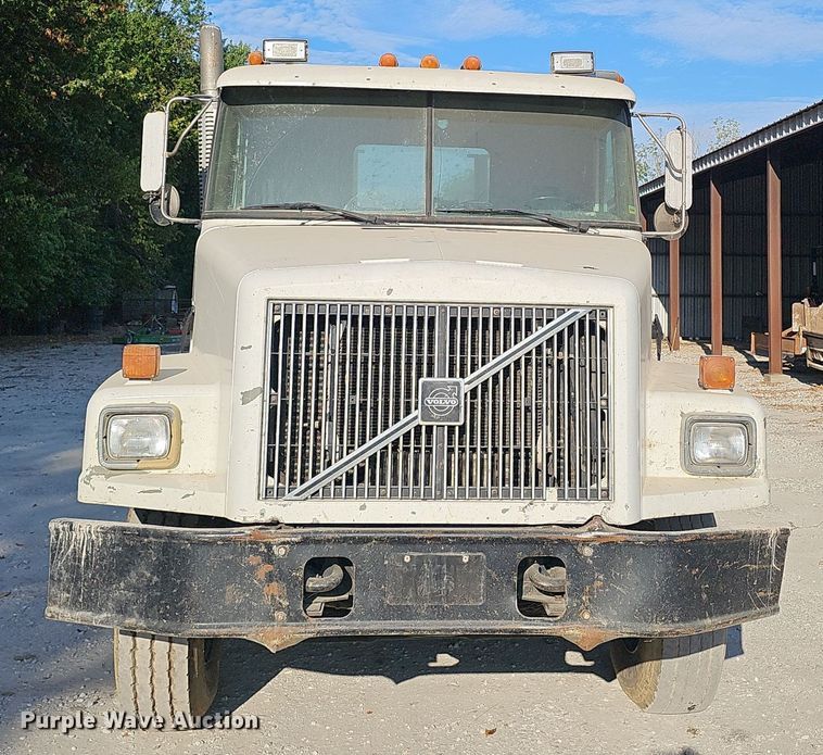 image for item NX9205 1999 Volvo WG roll-off container truck