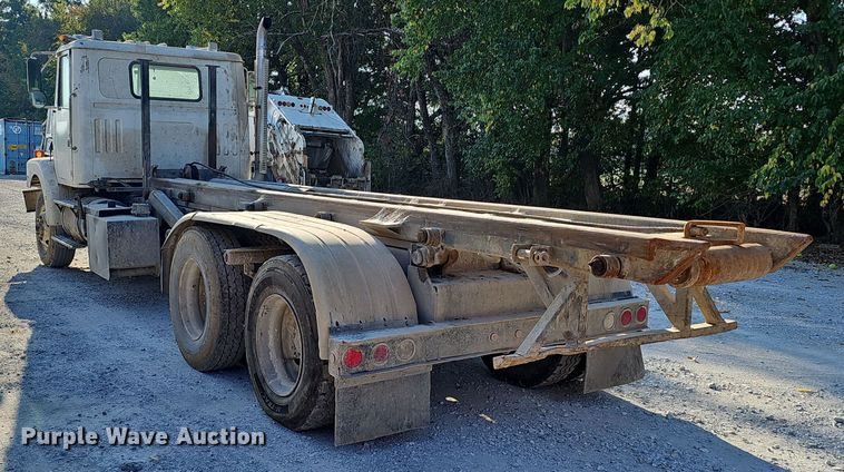 image for item NX9205 1999 Volvo WG roll-off container truck