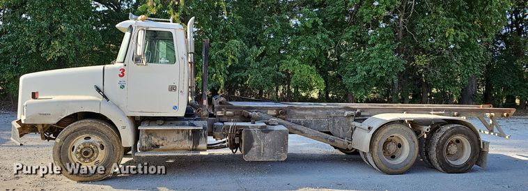 image for item NX9205 1999 Volvo WG roll-off container truck