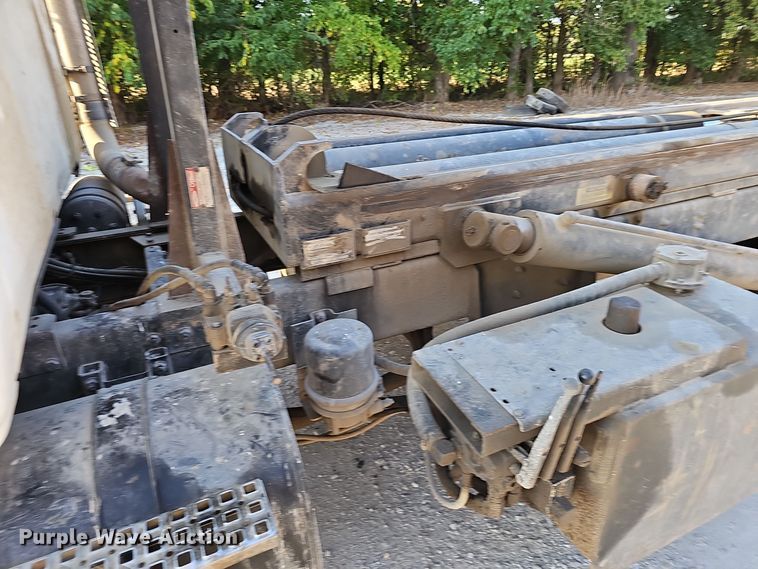 image for item NX9205 1999 Volvo WG roll-off container truck