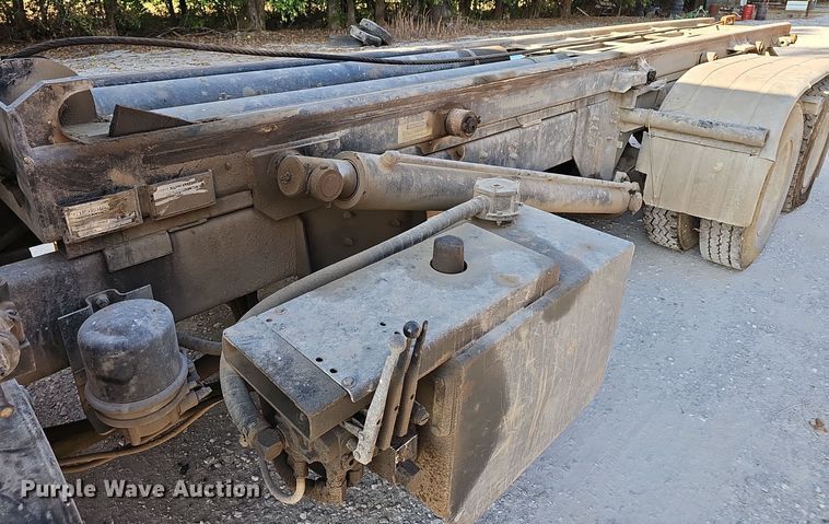 image for item NX9205 1999 Volvo WG roll-off container truck