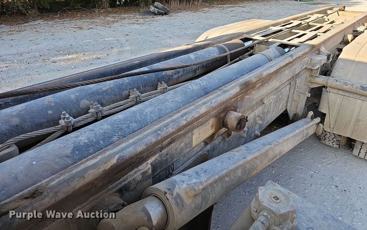 image for item NX9205 1999 Volvo WG roll-off container truck