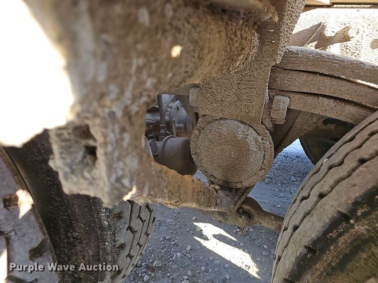 image for item NX9205 1999 Volvo WG roll-off container truck