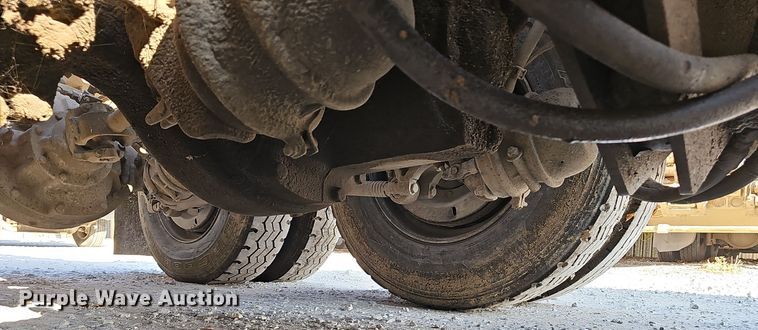 image for item NX9205 1999 Volvo WG roll-off container truck