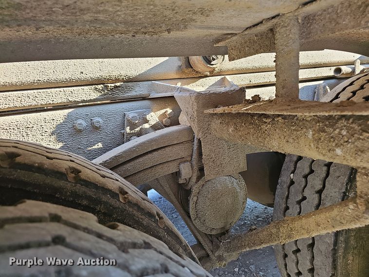 image for item NX9205 1999 Volvo WG roll-off container truck