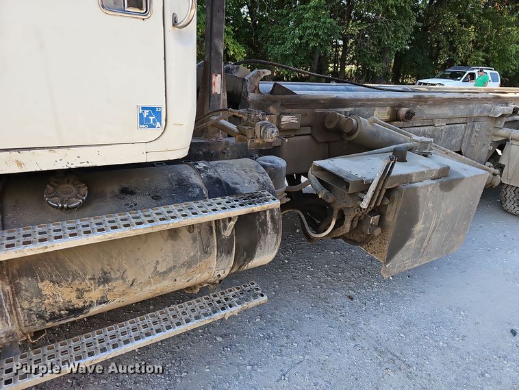 image for item NX9205 1999 Volvo WG roll-off container truck