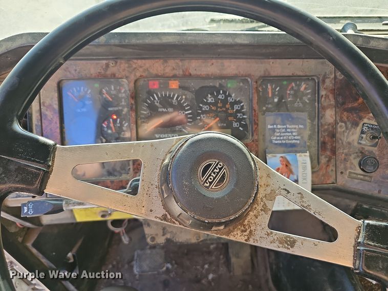 image for item NX9205 1999 Volvo WG roll-off container truck