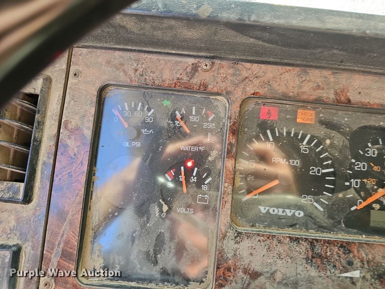 image for item NX9205 1999 Volvo WG roll-off container truck