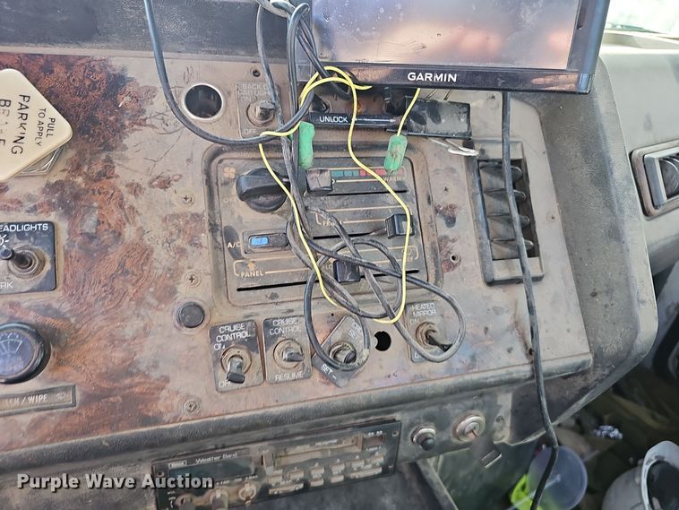 image for item NX9205 1999 Volvo WG roll-off container truck