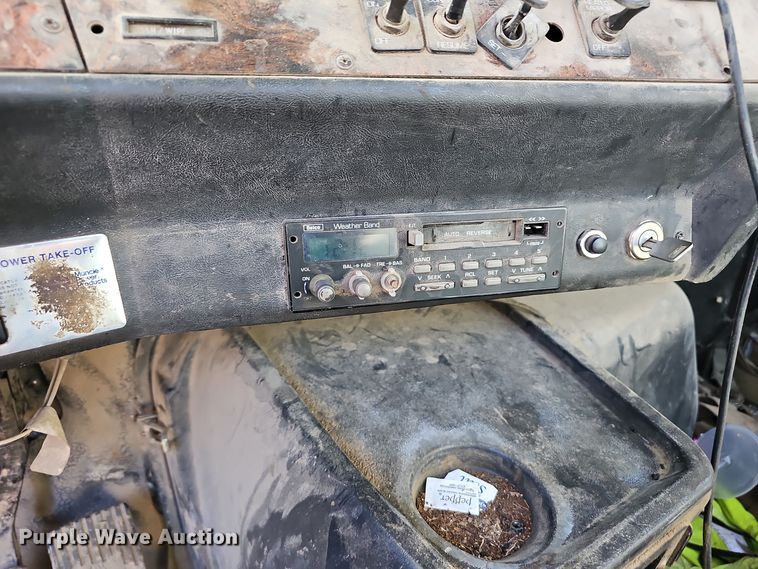 image for item NX9205 1999 Volvo WG roll-off container truck