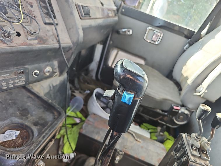 image for item NX9205 1999 Volvo WG roll-off container truck