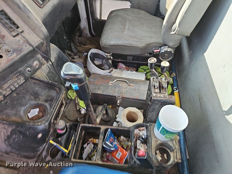 image for item NX9205 1999 Volvo WG roll-off container truck