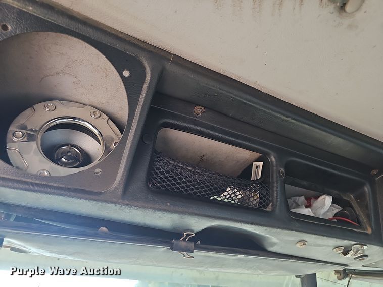 image for item NX9205 1999 Volvo WG roll-off container truck