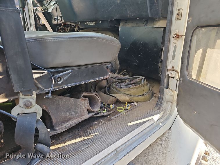 image for item NX9205 1999 Volvo WG roll-off container truck