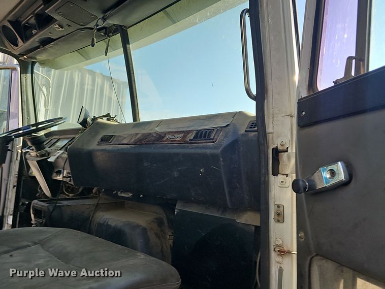 image for item NX9205 1999 Volvo WG roll-off container truck