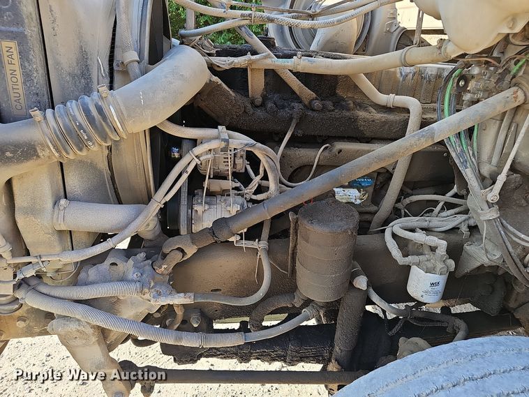 image for item NX9205 1999 Volvo WG roll-off container truck