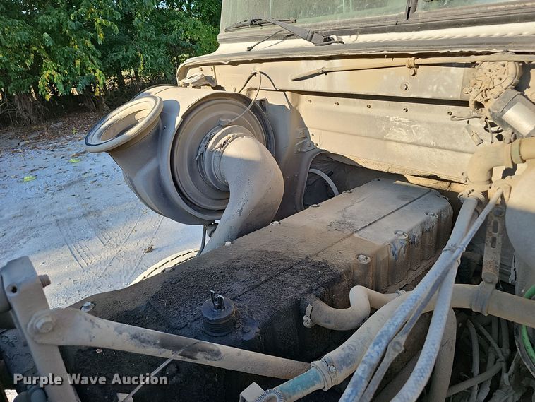 image for item NX9205 1999 Volvo WG roll-off container truck