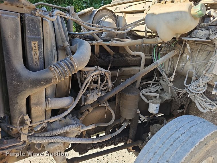 image for item NX9205 1999 Volvo WG roll-off container truck