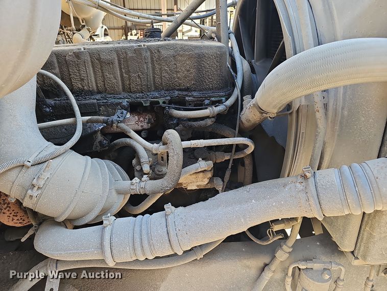 image for item NX9205 1999 Volvo WG roll-off container truck