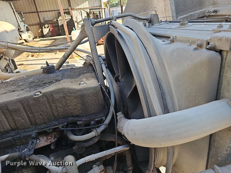 image for item NX9205 1999 Volvo WG roll-off container truck