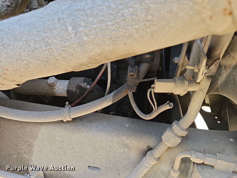 image for item NX9205 1999 Volvo WG roll-off container truck