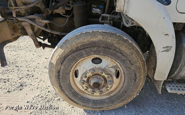 image for item NX9205 1999 Volvo WG roll-off container truck