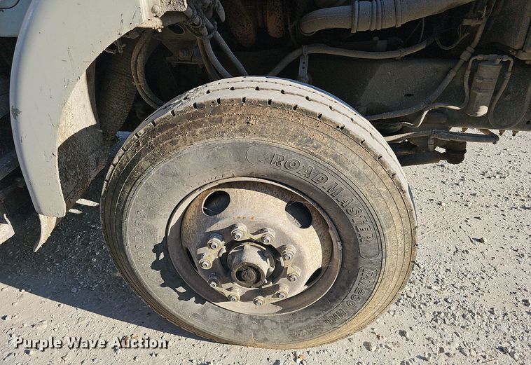 image for item NX9205 1999 Volvo WG roll-off container truck