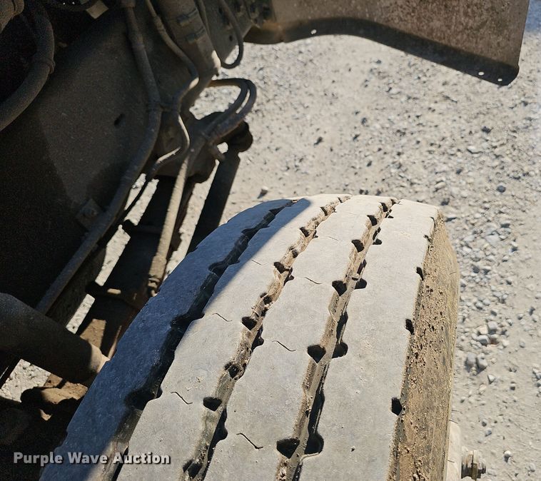 image for item NX9205 1999 Volvo WG roll-off container truck