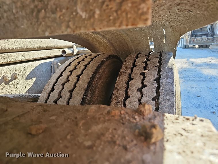 image for item NX9205 1999 Volvo WG roll-off container truck